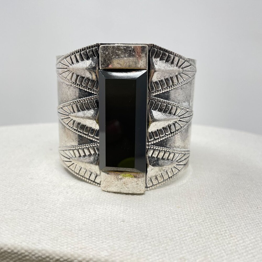 Vivi Love Silver-Tone‎ Cuff Bracelet Boho Funky Design